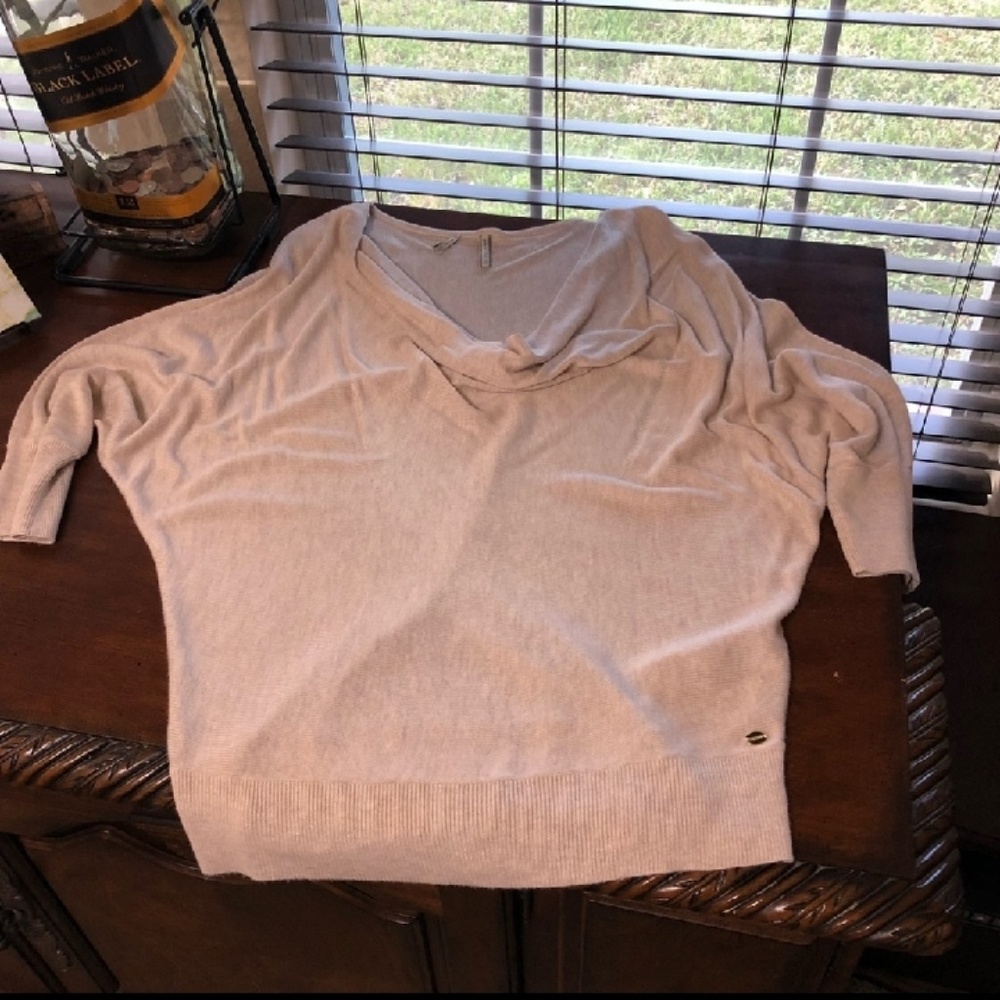 FINAL PRICE!! Guess Beige sweater says M  🛍